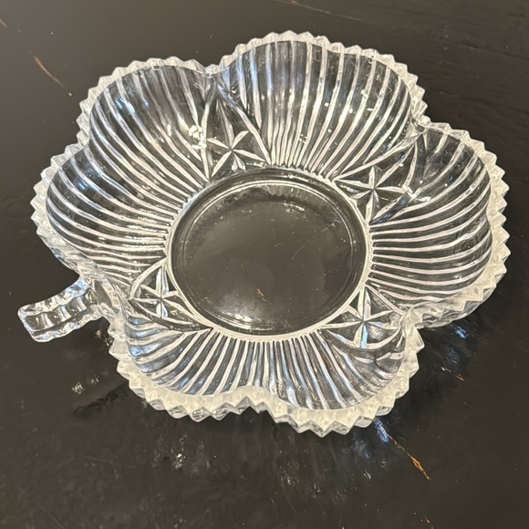 Vintage Shamrock Clover Leaf Candy Nut Trinket Dish Clear Glass - Picture 2 of 6